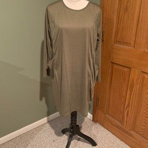 LONG SLEEVE GREEN DRESS WITH POCKETS SIZE M  #358